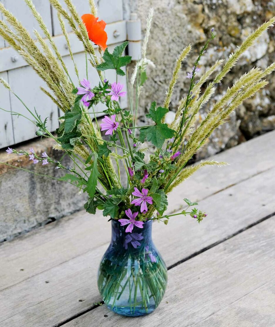 Vase bleu Liban avec fleurs