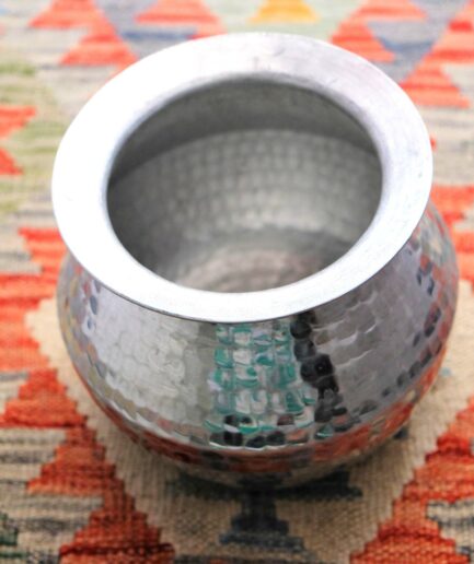 Vase martelé indien