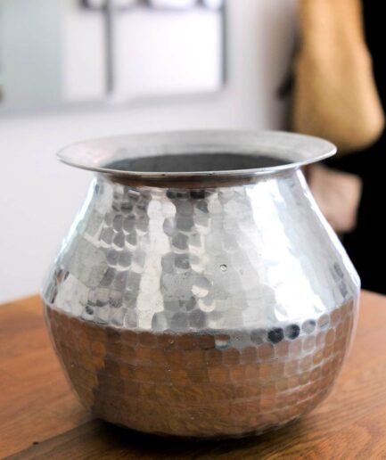 Vase martelé indien